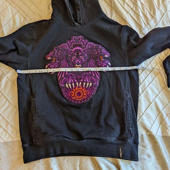 𝅺roku studio rise of the wolves black hoodie sz s purple wolf applique euc - Picture 4 of 7
